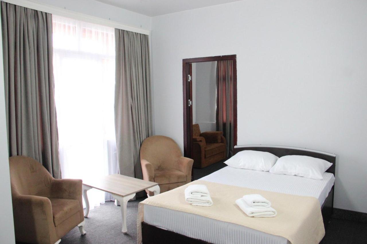 Hotel Genatsvale Batumi Exterior photo