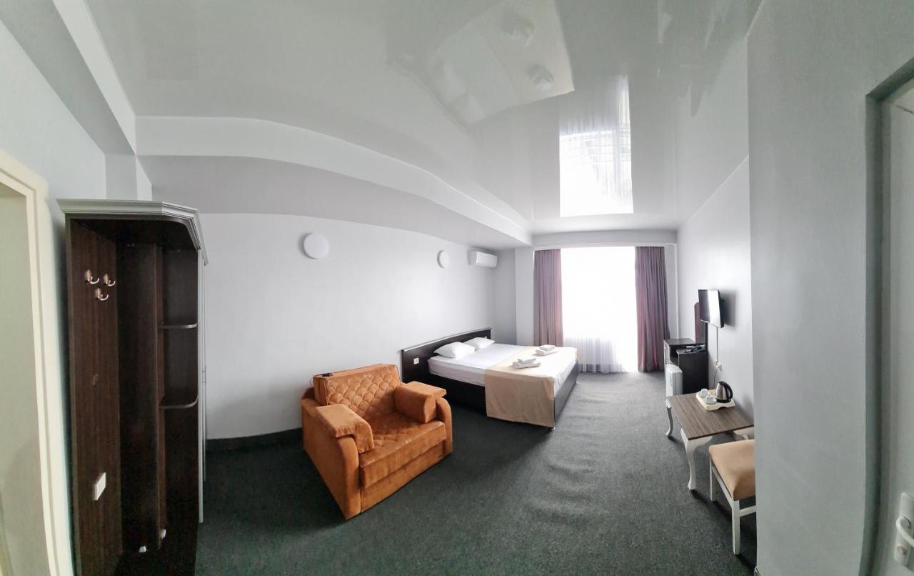 Hotel Genatsvale Batumi Exterior photo