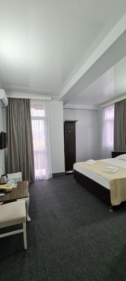 Hotel Genatsvale Batumi Exterior photo