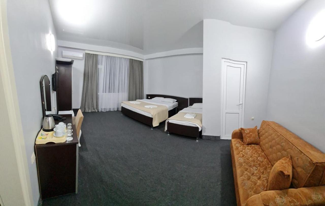 Hotel Genatsvale Batumi Exterior photo