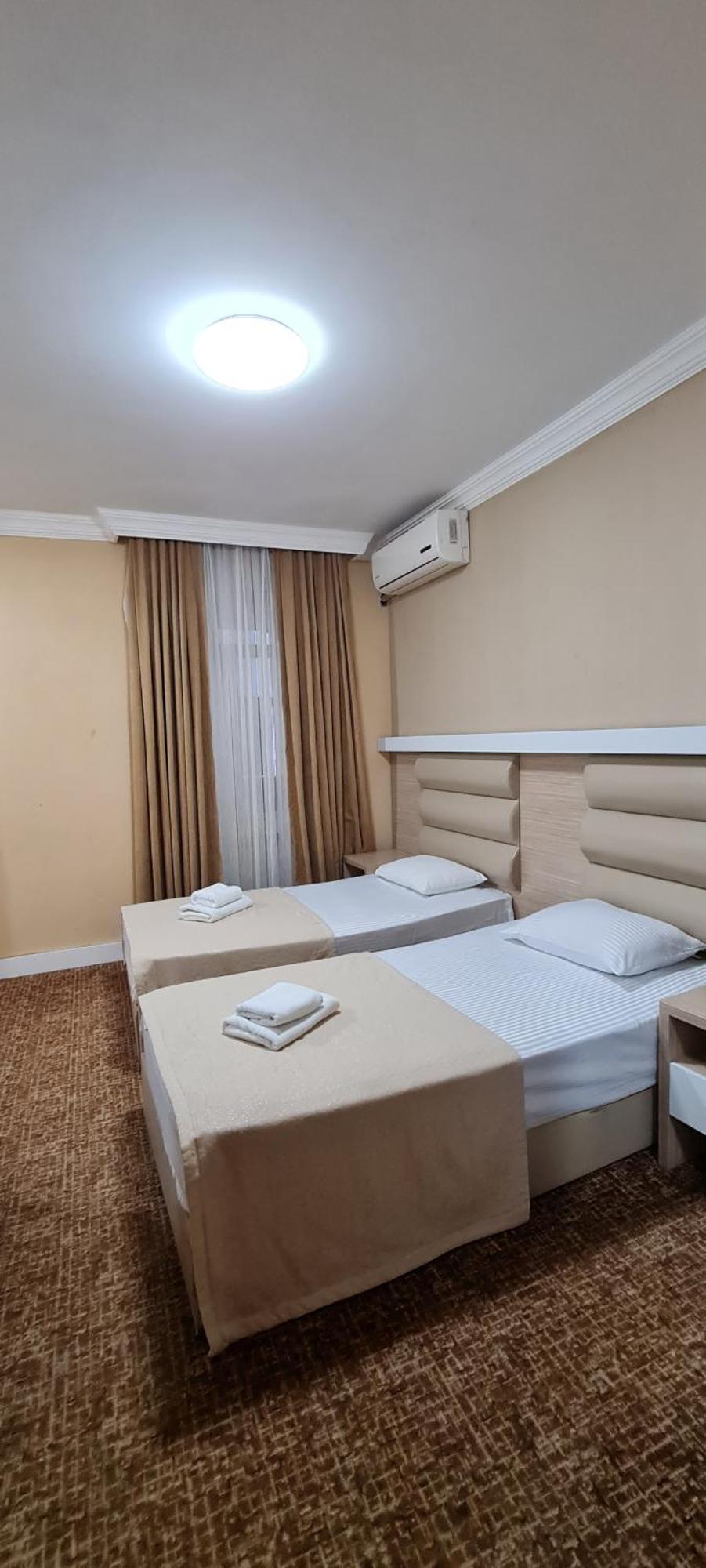 Hotel Genatsvale Batumi Room photo