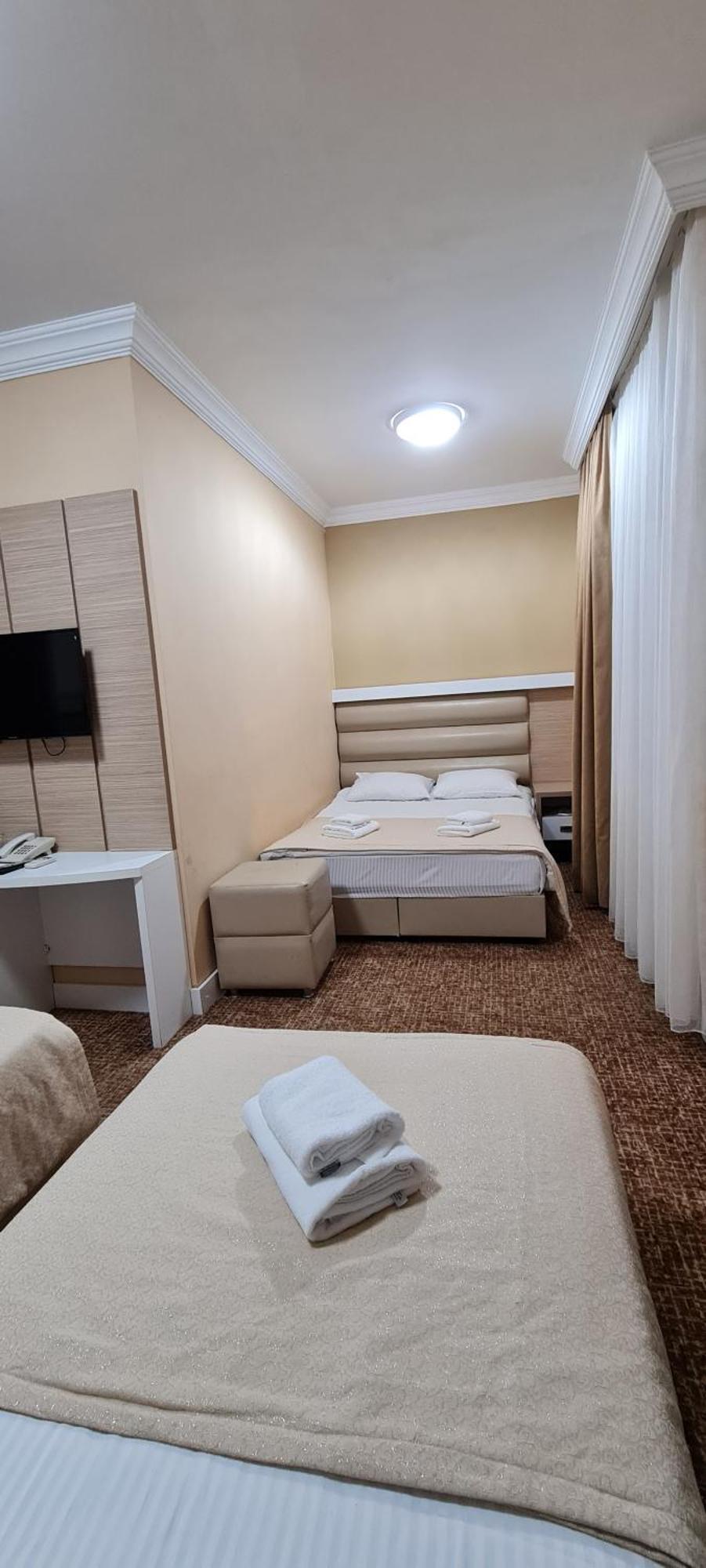 Hotel Genatsvale Batumi Room photo