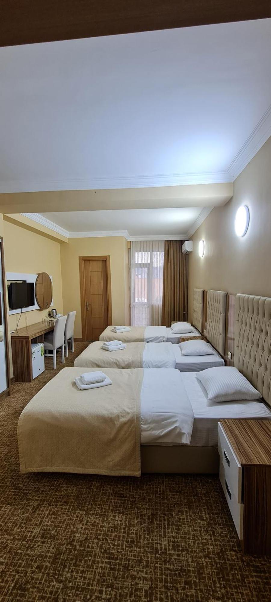 Hotel Genatsvale Batumi Room photo